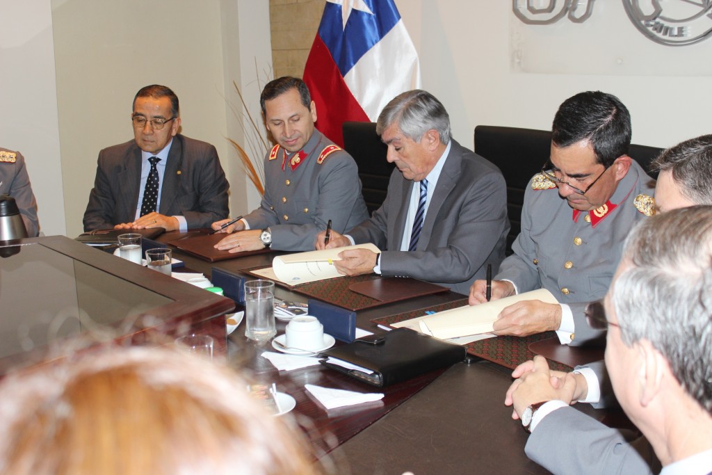 Firma de convenio Hosmil