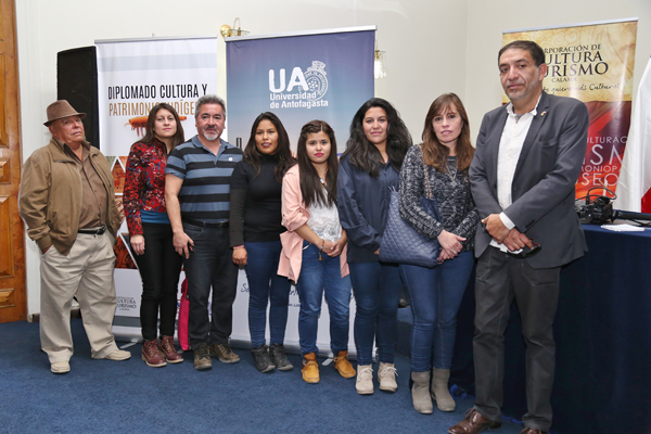 Los futuros estudiantes del diplomado junto al Presidente de la Corporación Cultural y Turismo de Calama