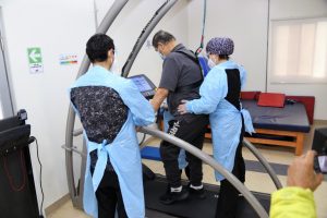 Intenso trabajo de rehabilitación realizan los pacientes post Covid en el HCUA