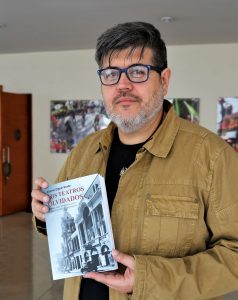 Alberto Olguín, Autor del libro.