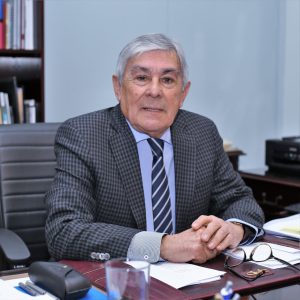 Rector Luis Alberto Loyola.